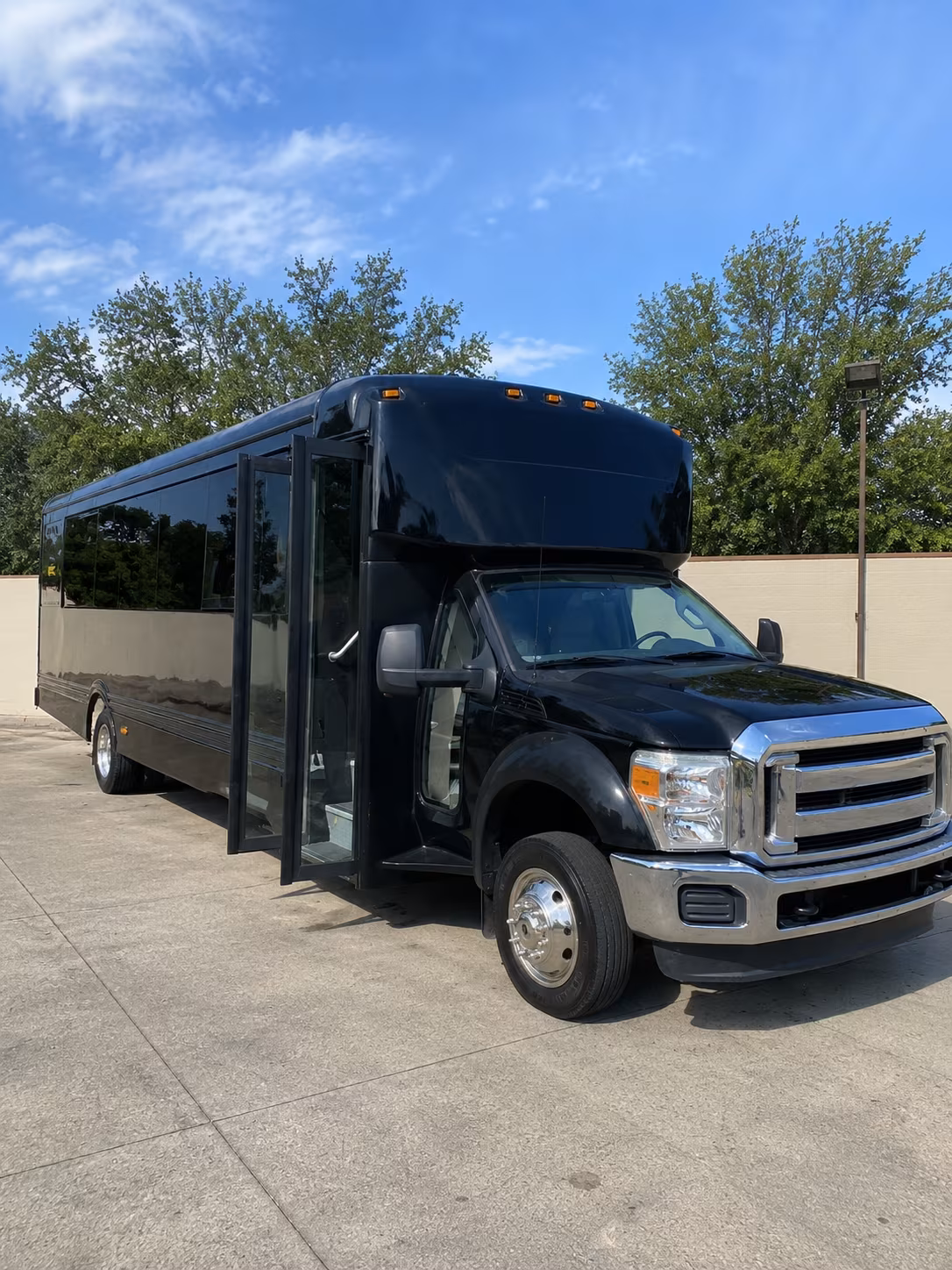 longview 20 passenger party bus