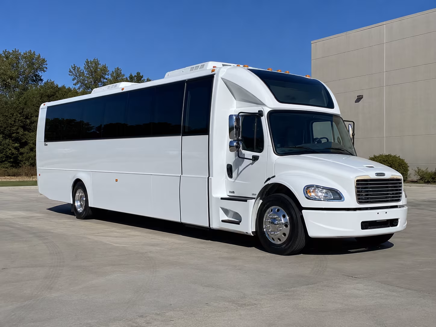 longview 28 passenger party bus