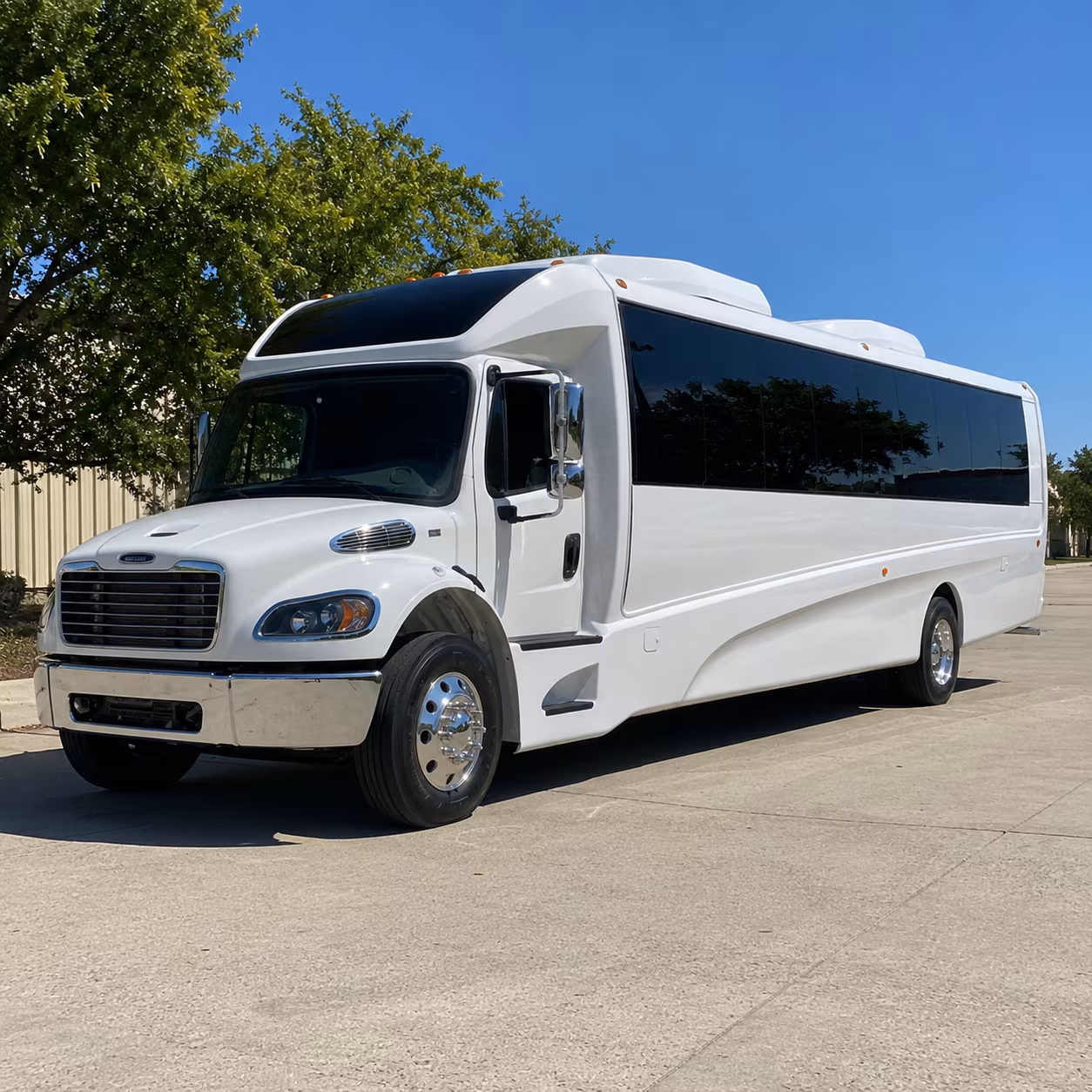 longview 35 passenger minibus