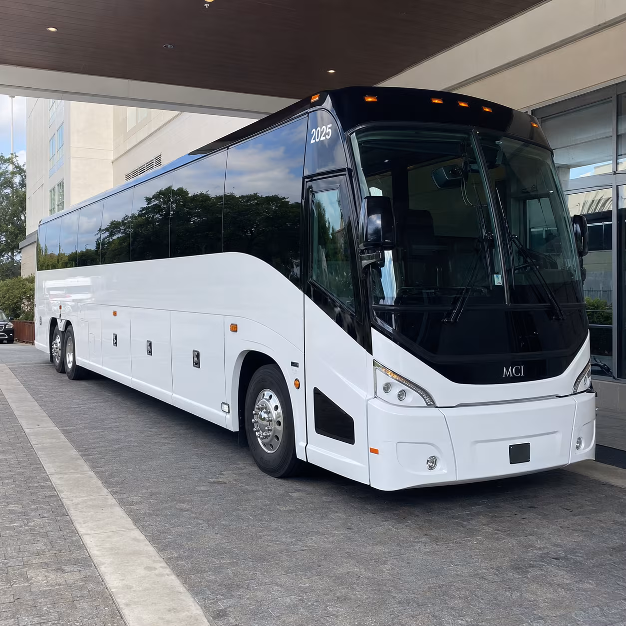 longview 54 passenger charter bus